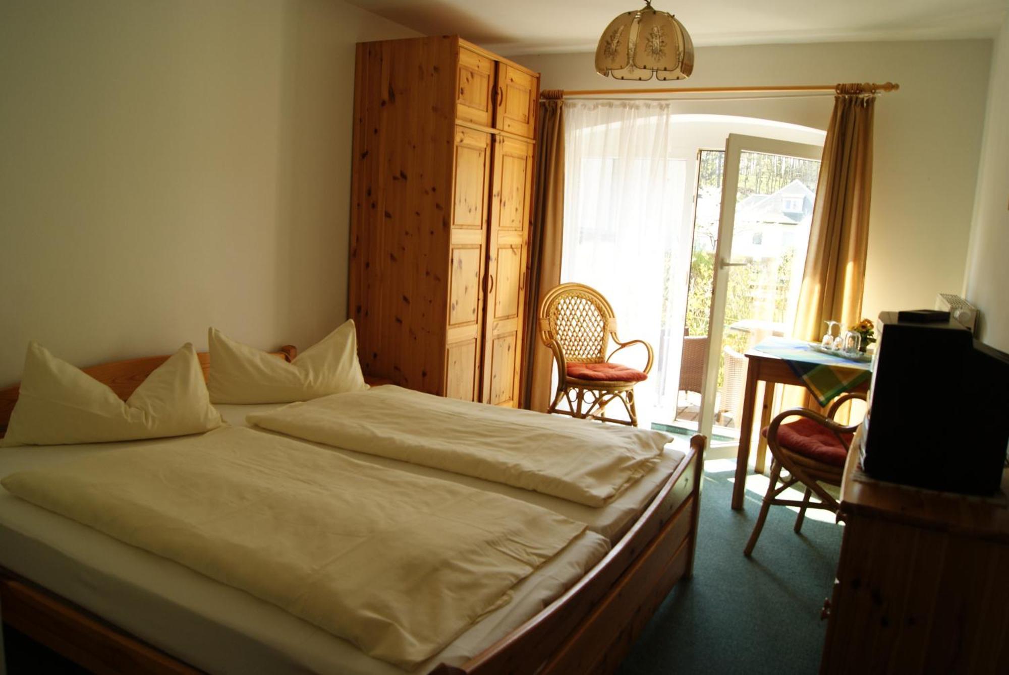 Pension Waldeck เกอเรน ภายนอก รูปภาพ